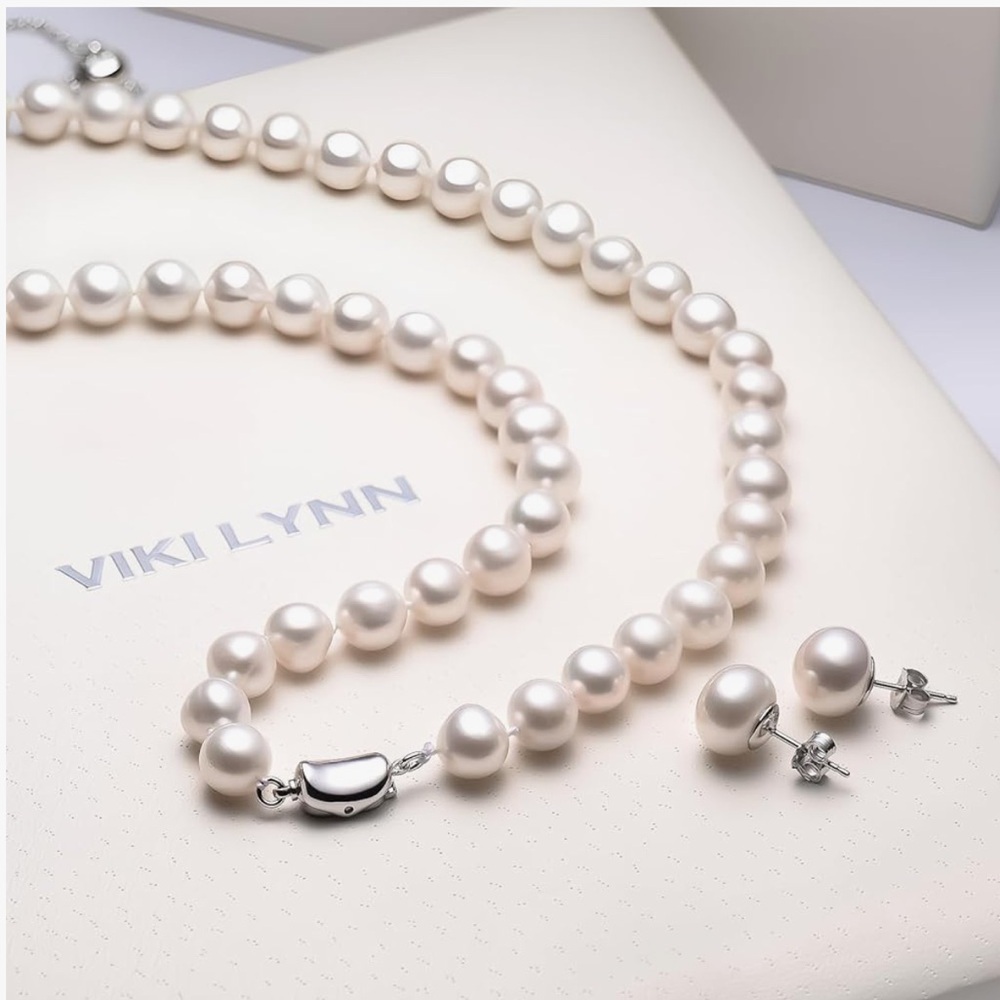 Freshwater Pearl Jewlery Set - Includes Necklace, Bracelet and Stud Earrings